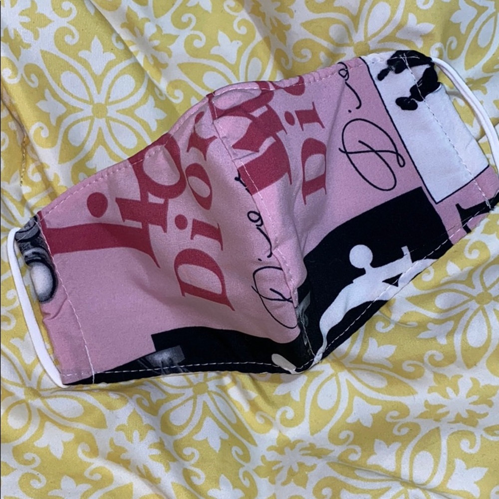 Brand new mask nwot fashion pink